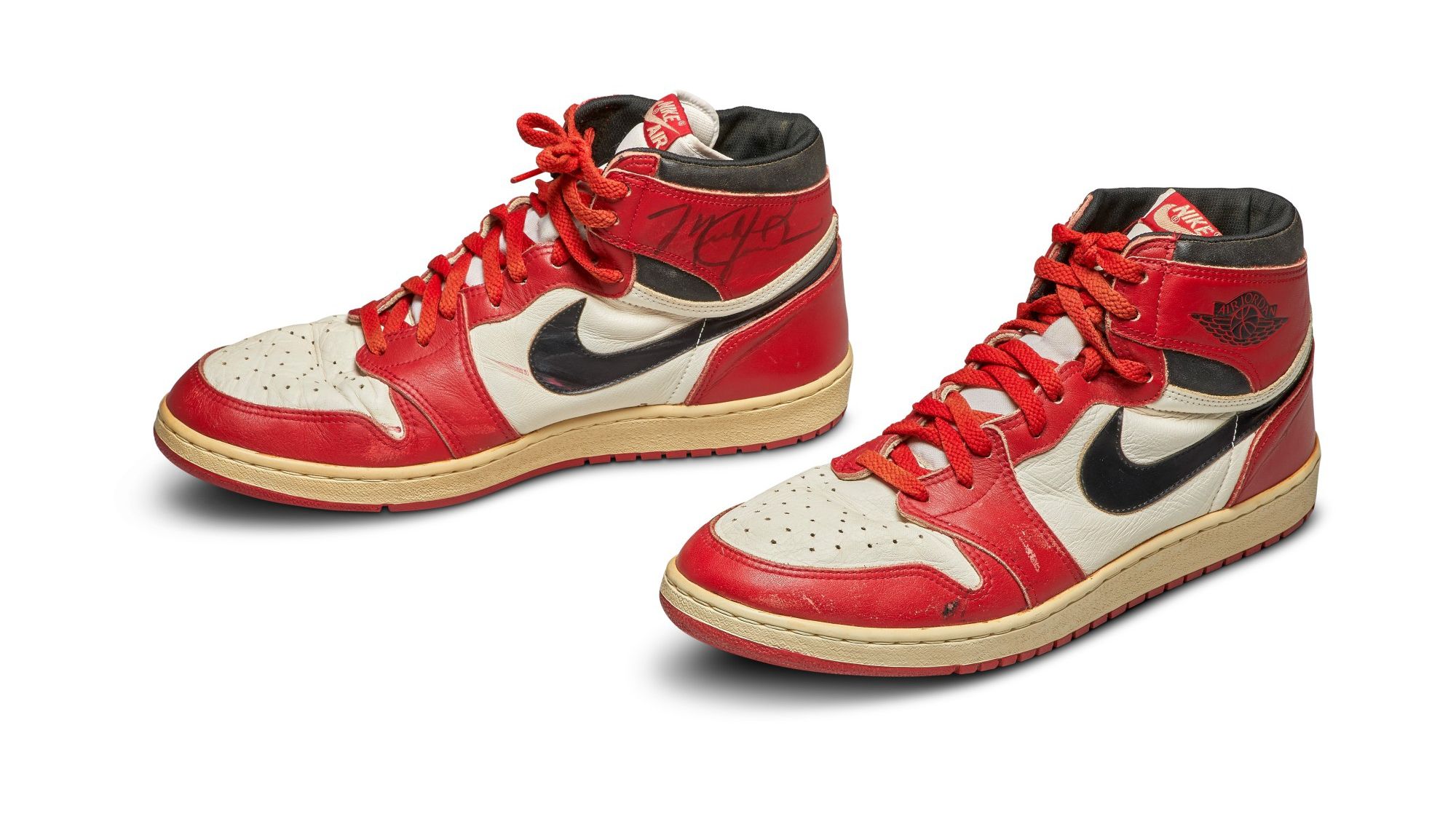 На аукціоні Sotheby's продадуть кросівки Майкла Джордана