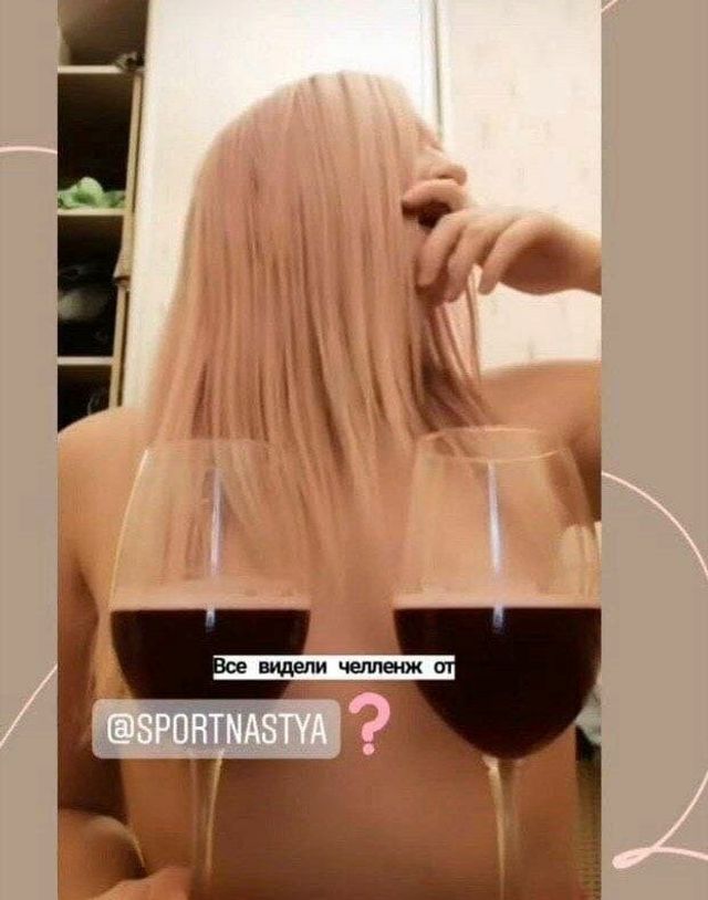 У новому пікантному челенджі дівчата оголюють груди: гарячі фото (18+) - фото 403143