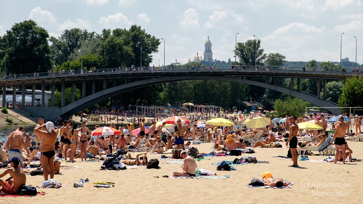 Прогулянки у парках та літні майданчики: як Київ оживає після послаблення карантину