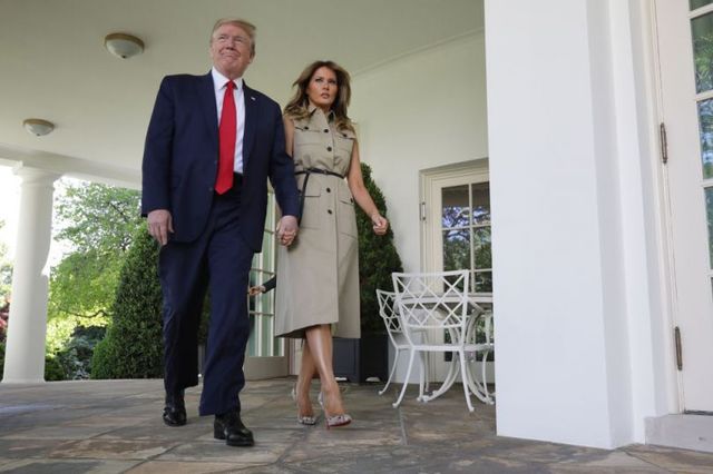 Меланія Трамп здивувала нарядом в стилі мілітарі - фото 403369