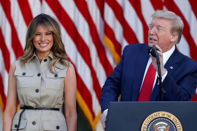 Меланія Трамп здивувала нарядом в стилі мілітарі - фото 403370