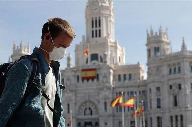 Іспанія ввела примусовий карантин для туристів - фото 403489