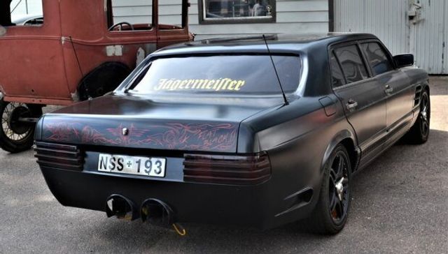 У мережі продають Mercedes з нереальним тюнингом - фото 403540