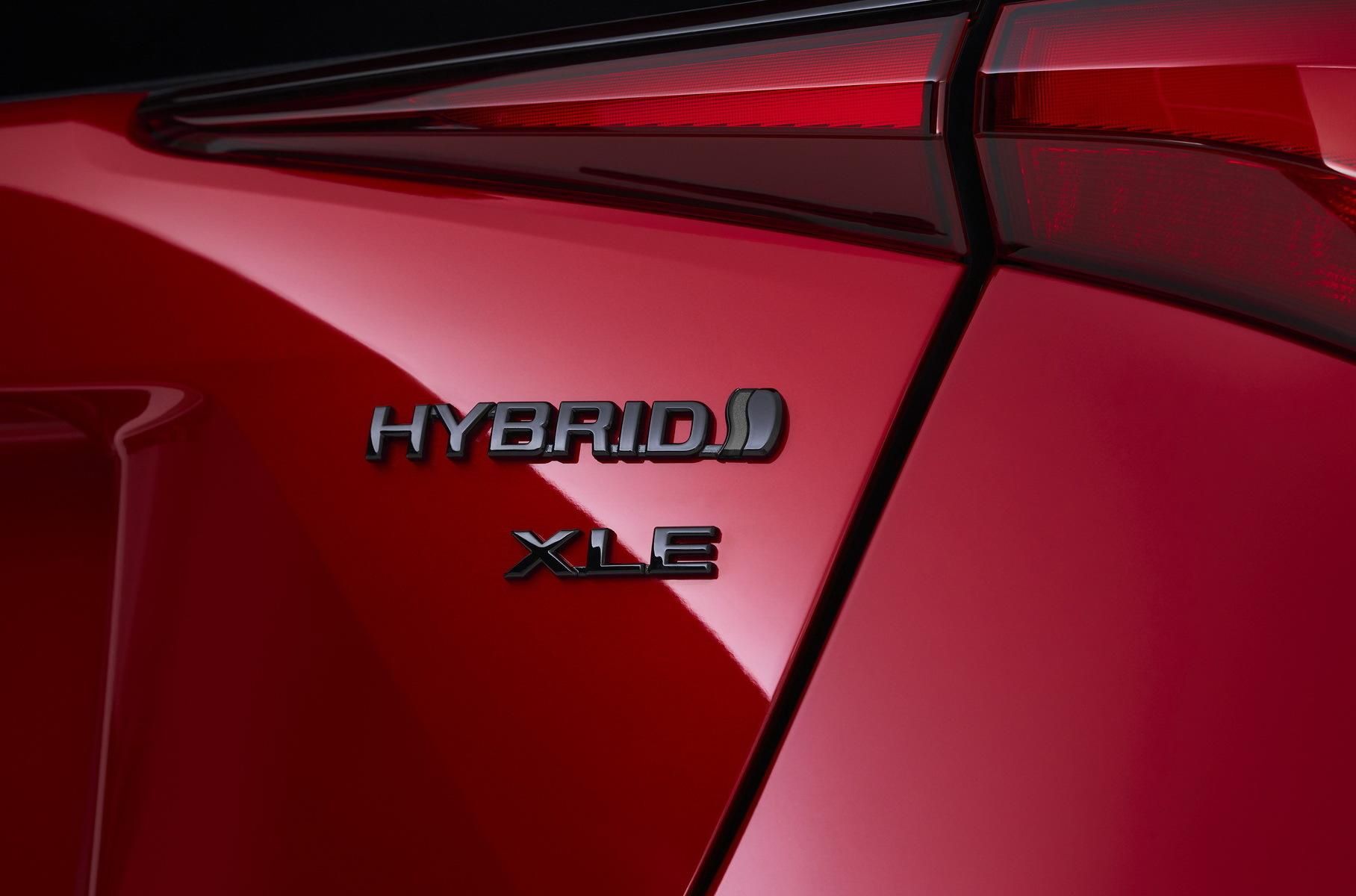 20 років на ринку: Toyota представила ювілейний Prius