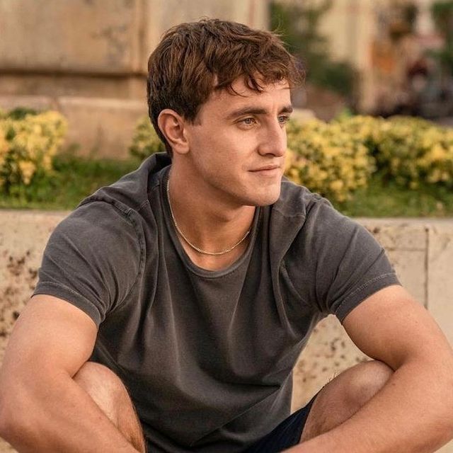 У ланцюжка головного героя серіалу Нормальні люди з'явився акаунт в Instagram - фото 403758