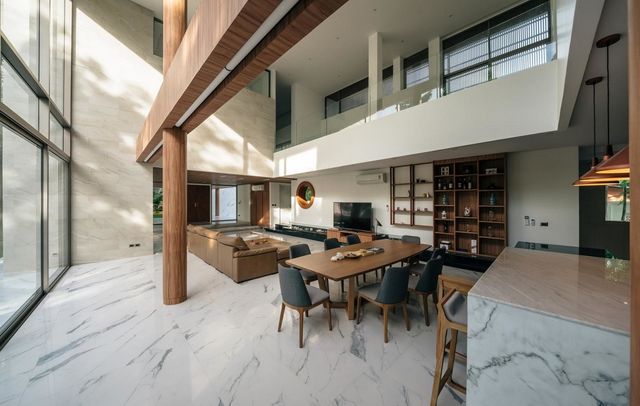 Як виглядає сучасний дім сім'ї рибалок у Таїланді: ефектні фото - фото 403893