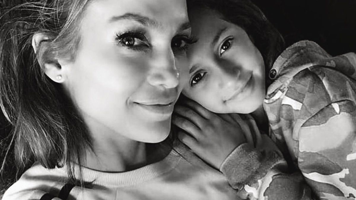 Дочка Дженніфер Лопес написала книгу в 12 років