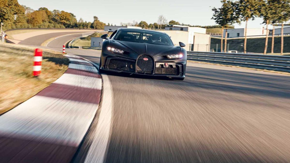 Усього випустять 12 таких Bugatti Chiron pur Sport - фото 1