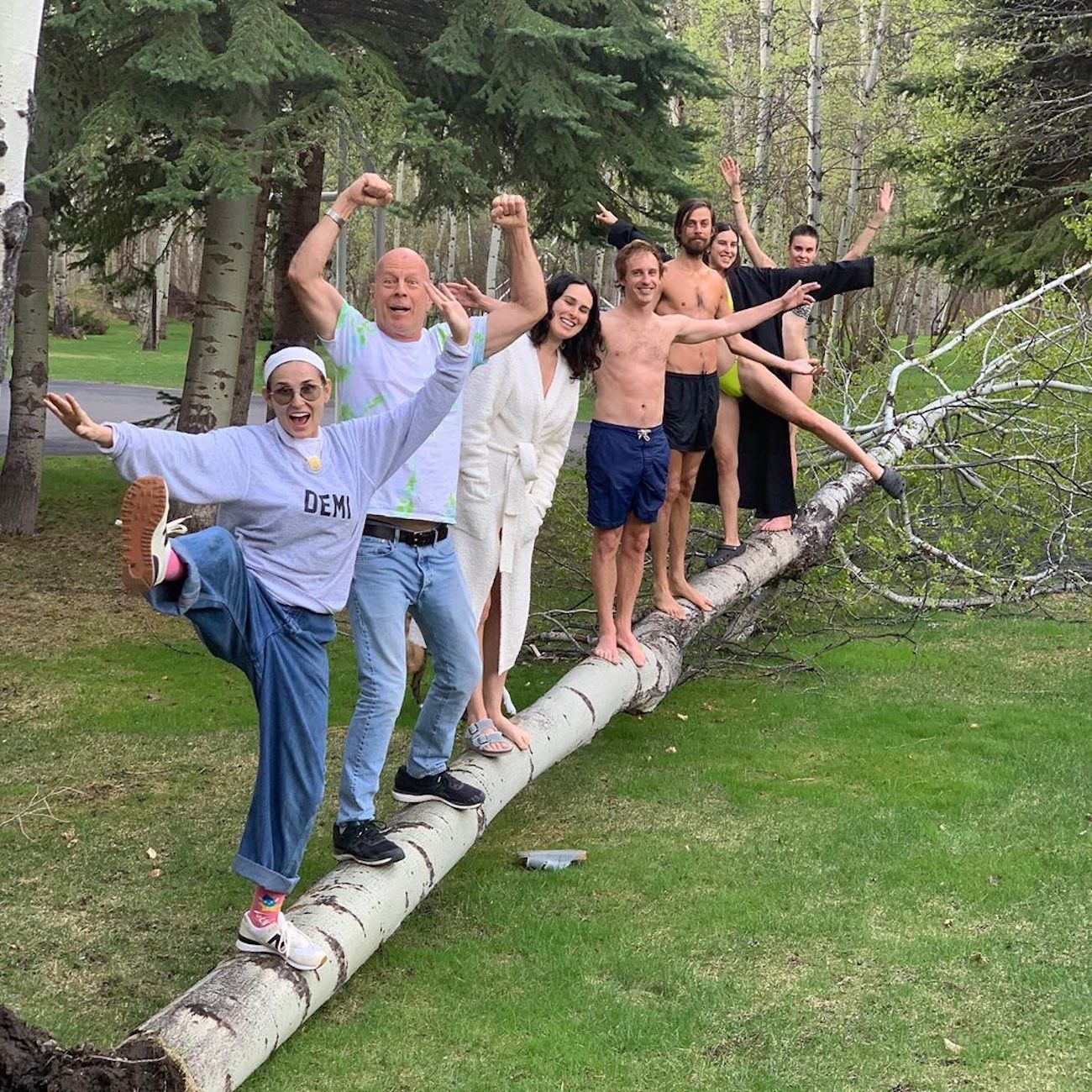 Дружина не ревнує? Демі Мур влаштувала фотосесію з Брюсом Віллісом