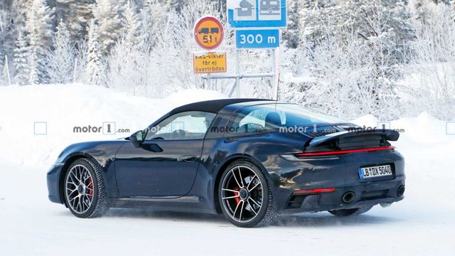 Відома дата прем'єри нового Porsche 911 Targa: чим він особливий - фото 404093