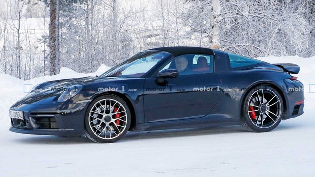 Відома дата прем'єри нового Porsche 911 Targa: чим він особливий - фото 404094