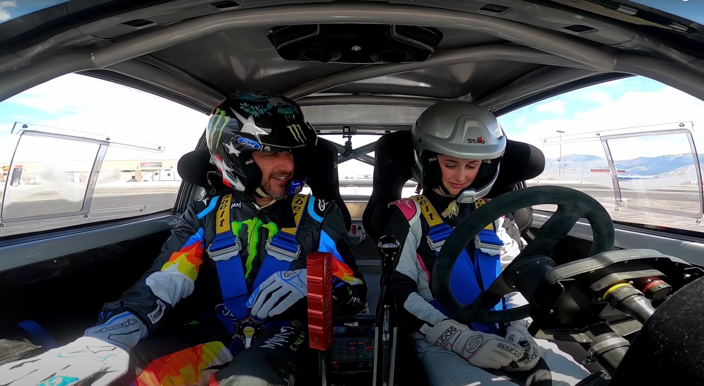 13-річна донька відомого гонщика влаштувала шалений дрифт: ефектне відео