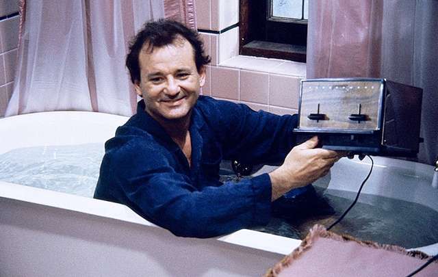 Мені сказали, що вода рятує від коронавірусу: Білл Мюррей дав кумедне інтерв'ю у ванній - фото 404302