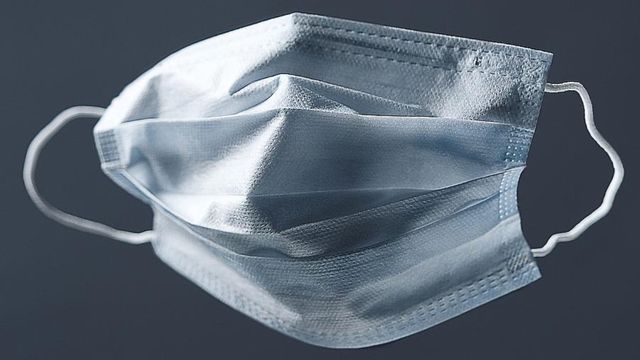 Чоловіки не надто охоче носять захисні маски - фото 404392