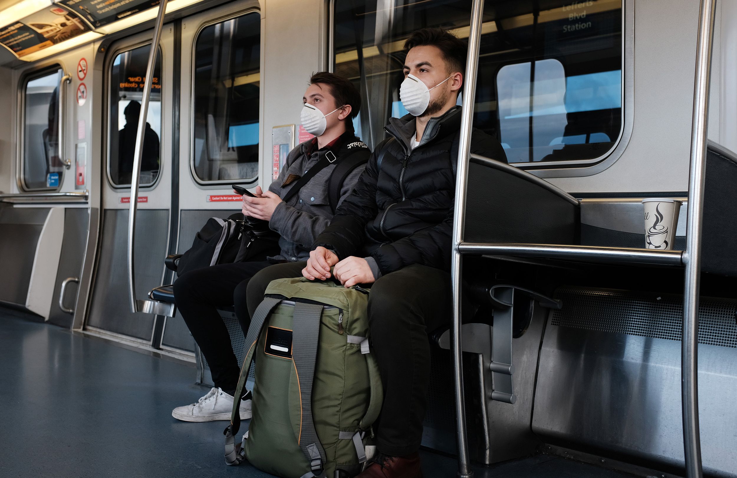 Учені виявили, чому чоловіки рідше носять захисні маски