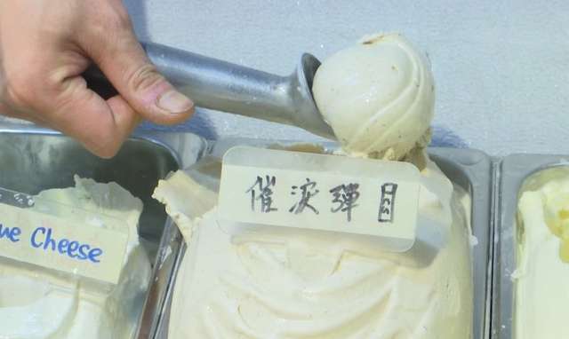 Зі смаком протесту: у Гонконзі з'явилось незвичайне морозиво - фото 404401
