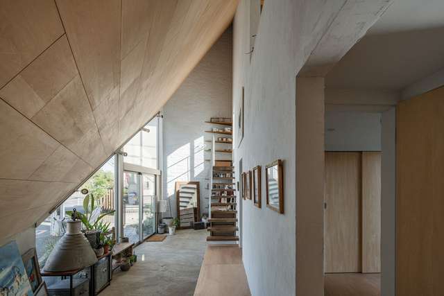 Архітектори створили дім-трикутник в Японії: ефектні фото - фото 404459