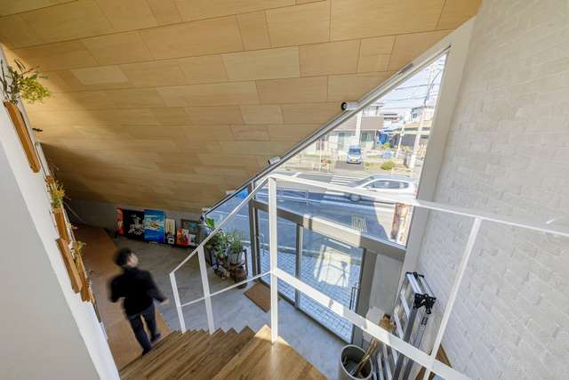 Архітектори створили дім-трикутник в Японії: ефектні фото - фото 404460