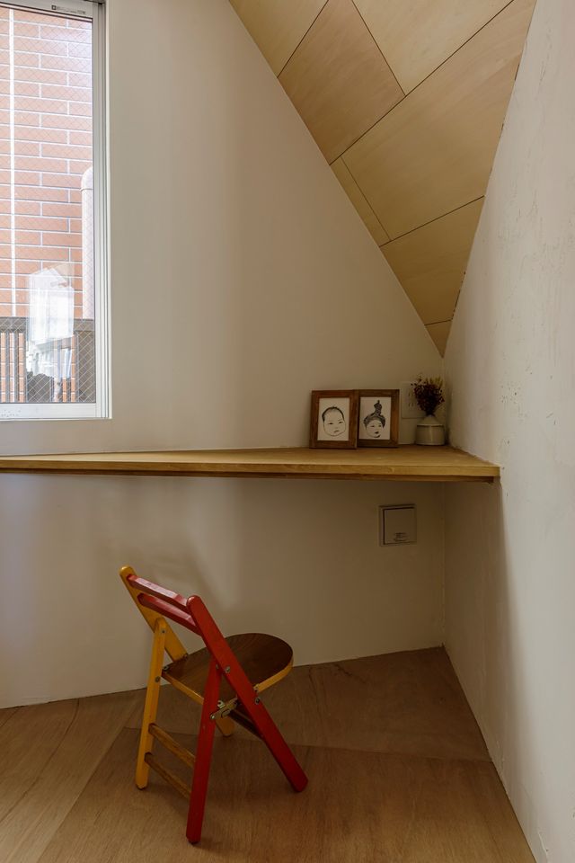 Архітектори створили дім-трикутник в Японії: ефектні фото - фото 404463