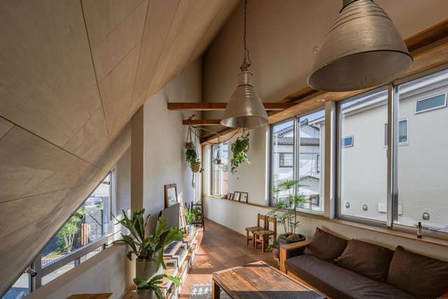 Архітектори створили дім-трикутник в Японії: ефектні фото - фото 404464