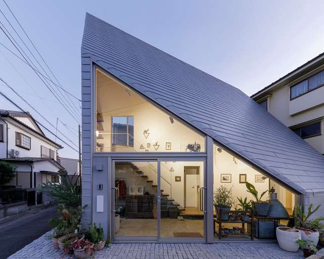 Архітектори створили дім-трикутник в Японії: ефектні фото - фото 404470