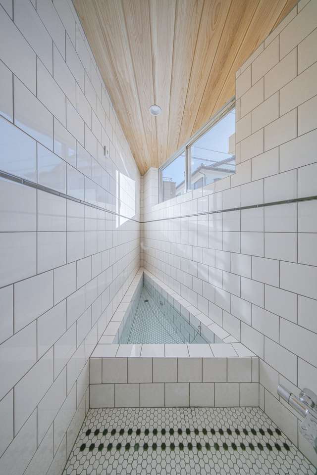 Архітектори створили дім-трикутник в Японії: ефектні фото - фото 404471