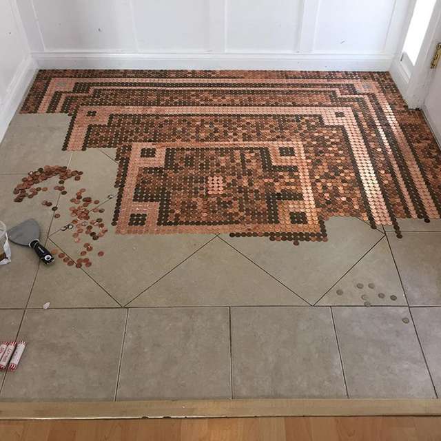 Американка виклала підлогу з монеток у вигляді мозаїки: вражаючі фото - фото 404540