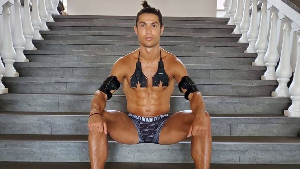 Кріштіану Роналду вів стрім в Instagram, будучи голим у темряві: відео