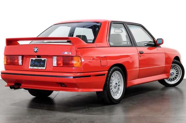 Рідкісний BMW зірки Голлівуду продають за ціною двох нових - фото 404576