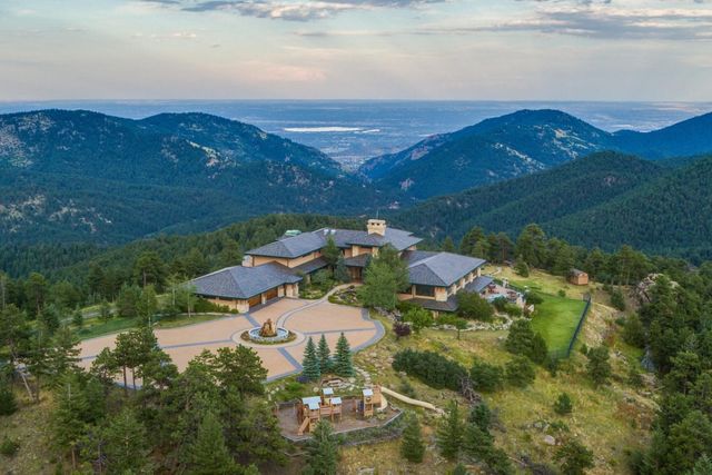 У США продається вілла з гаражем на 100 авто - фото 404770