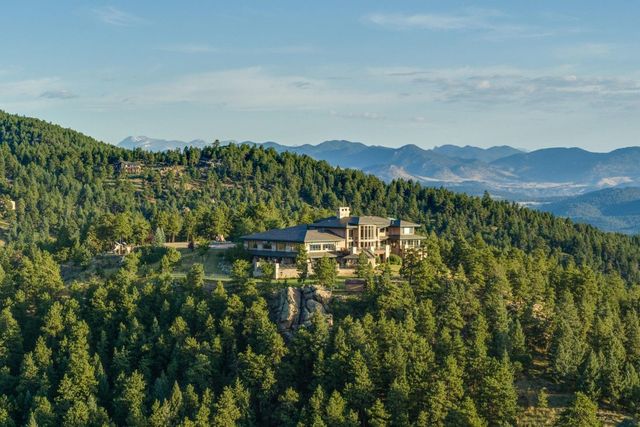 У США продається вілла з гаражем на 100 авто - фото 404771