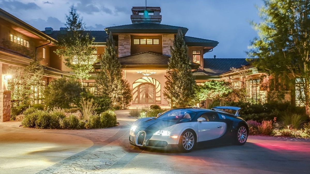 У США продається вілла з гаражем на 100 авто