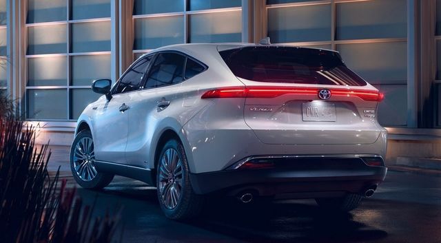 Кросовер Toyota Venza здивував ультрасучасним дизайном - фото 404874