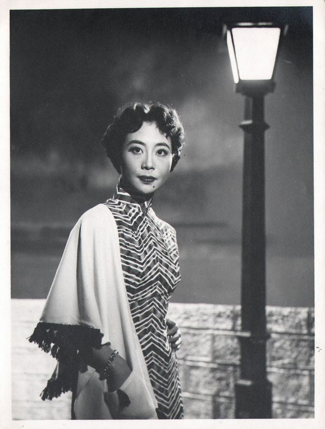 Онук знайшов архівні фото бабусі і дізнався правду, яку вона приховувала усе життя - фото 405042