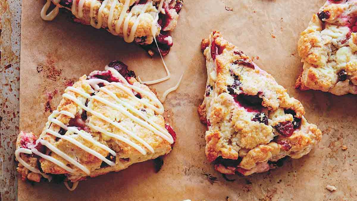 Королівський кондитер поділився простим рецептом улюбленого десерту Єлизавети II