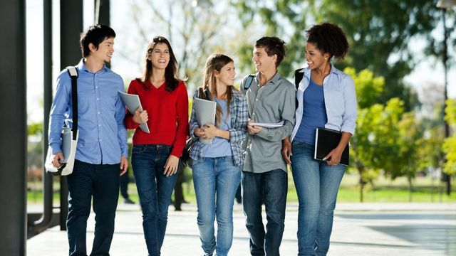 До звичного навчання студенти повернуться 2021 року - фото 405210