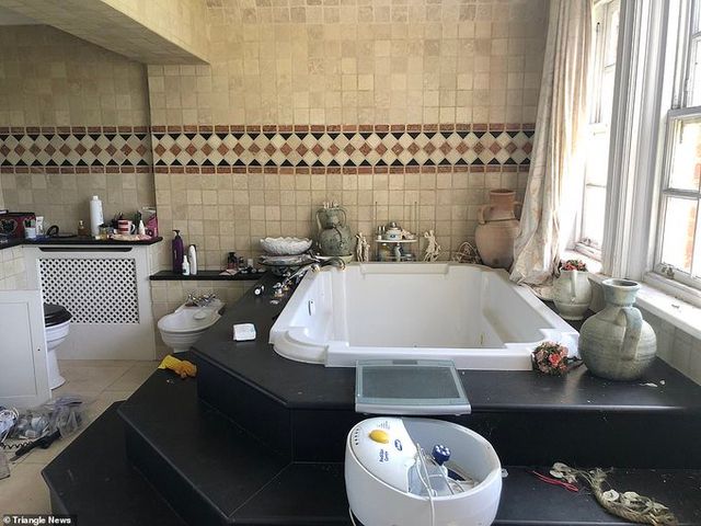 Речі й автомобіль на місці, але людей нема: У Великобританії знайшли будинок-примару - фото 405275