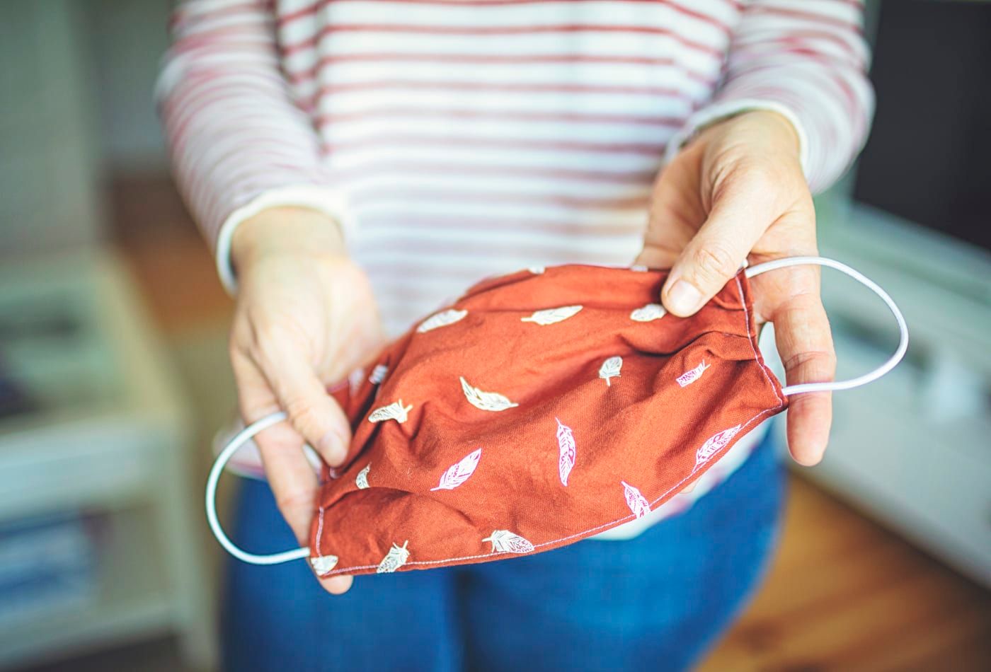 Як очищати та зберігати маску: поради експертів зі США