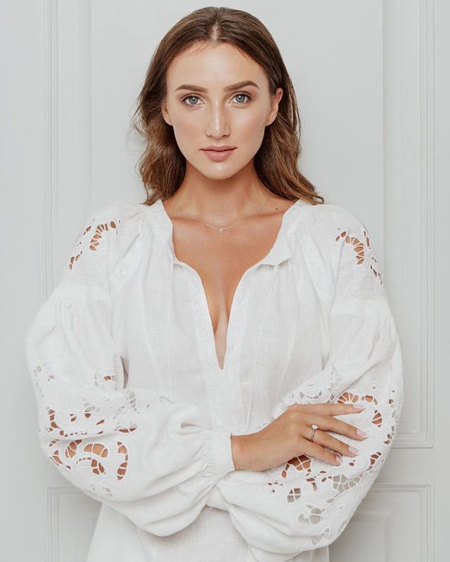 Загадкова Каменських та яскравий DZIDZIO: фото українських зірок у вишиванках - фото 405388