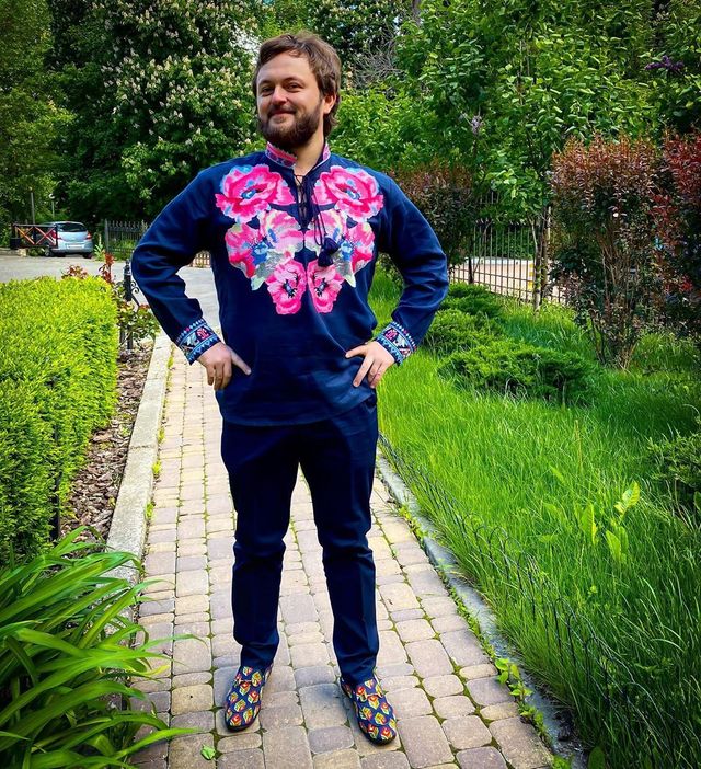 Загадкова Каменських та яскравий DZIDZIO: фото українських зірок у вишиванках - фото 405391