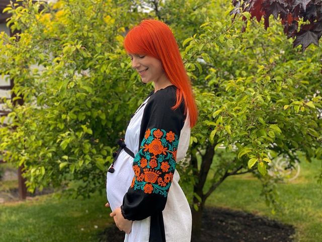 Загадкова Каменських та яскравий DZIDZIO: фото українських зірок у вишиванках - фото 405402