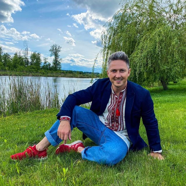 Загадкова Каменських та яскравий DZIDZIO: фото українських зірок у вишиванках - фото 405415