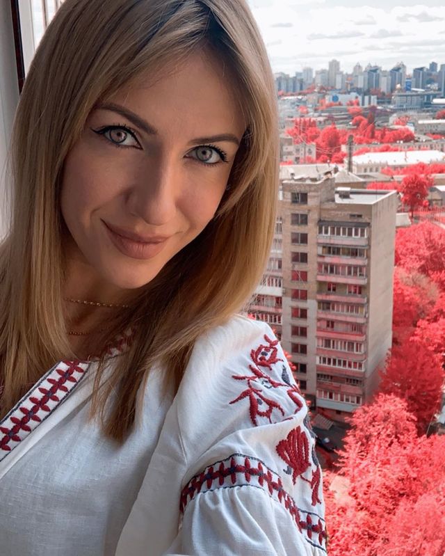 Загадкова Каменських та яскравий DZIDZIO: фото українських зірок у вишиванках - фото 405418