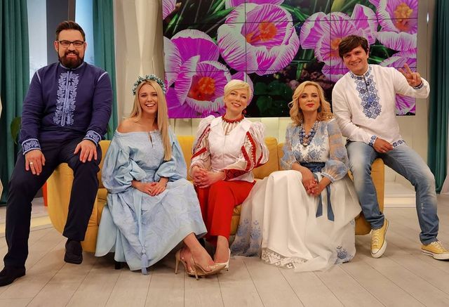 Загадкова Каменських та яскравий DZIDZIO: фото українських зірок у вишиванках - фото 405419