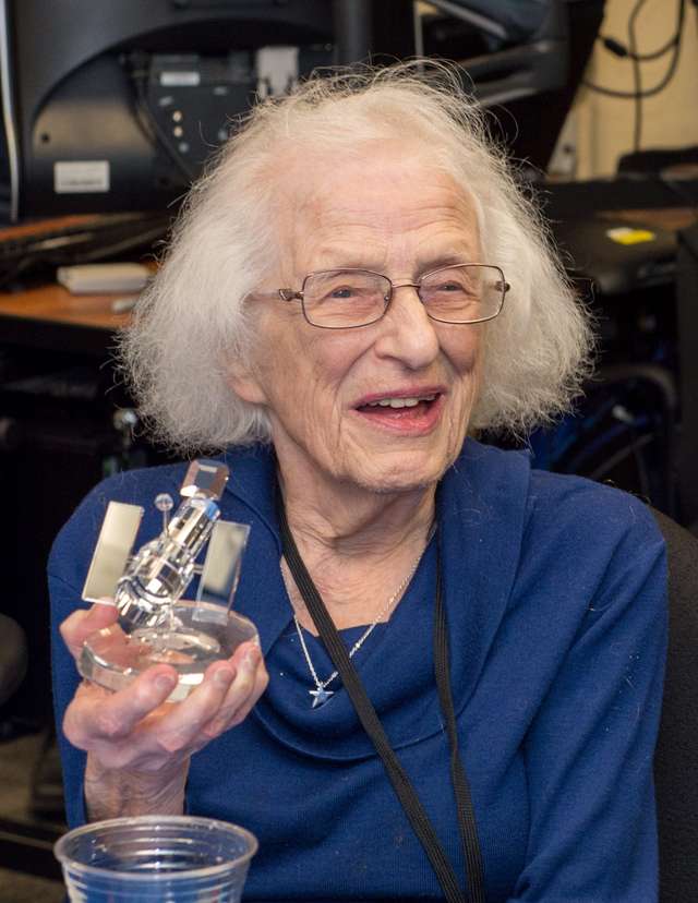 Мати Хаббла: космічний телескоп NASA назвали на честь жінки - фото 405432