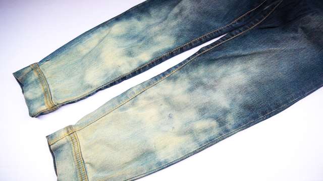 У моду повернулися джинси, популярні в 90-х - фото 405506