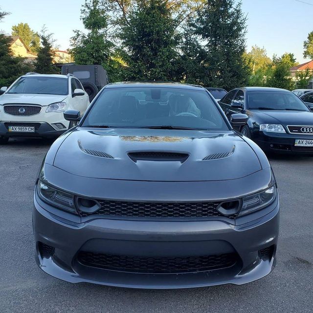 У Харкові бачили найпотужніший і найшвидший седан у світі - фото 405601