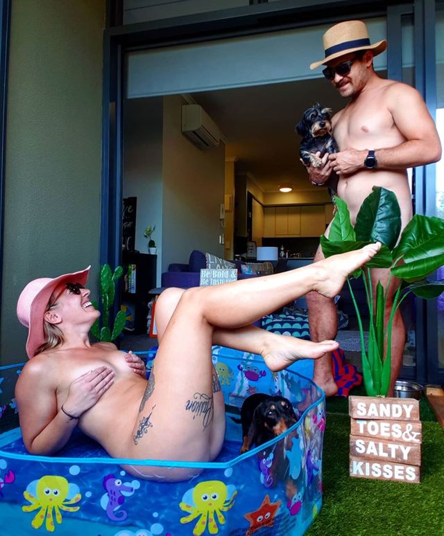 Популярна та спокуслива фітнес-тренер виявилася нудисткою: голі фото (18+) - фото 406016