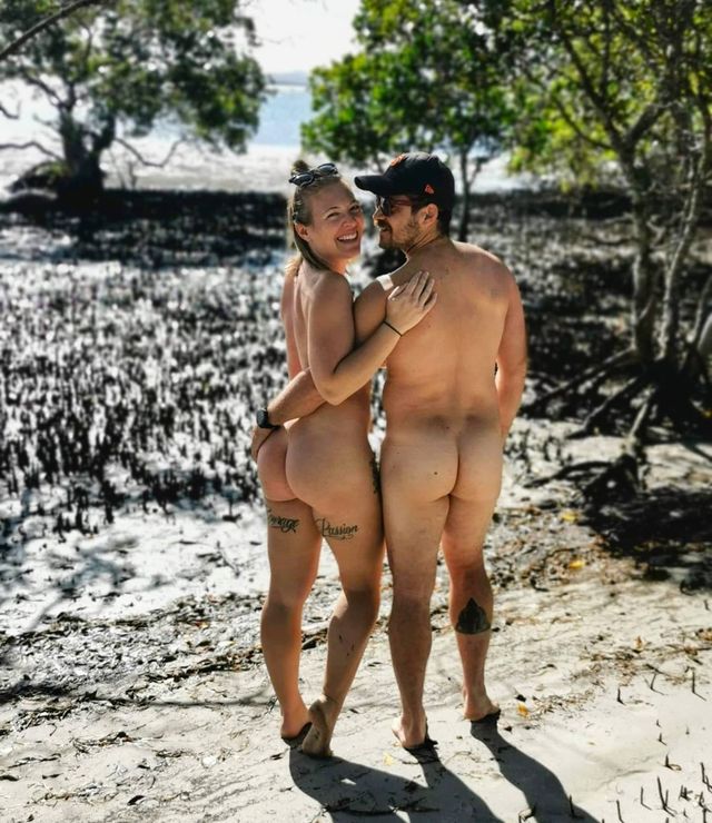 Популярна та спокуслива фітнес-тренер виявилася нудисткою: голі фото (18+) - фото 406019