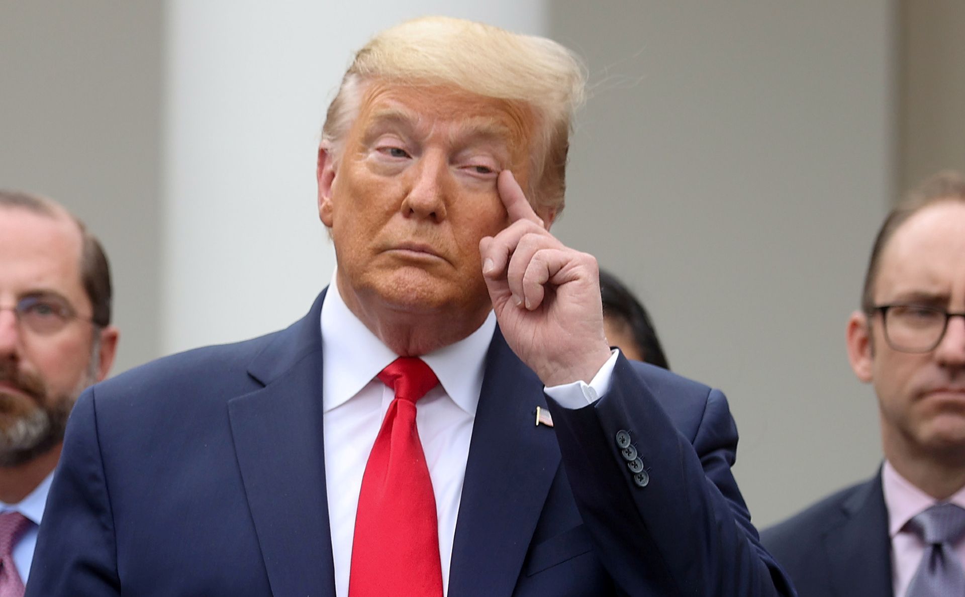 Дональд Трамп розповів, як пише повідомлення в Twitter і Facebook